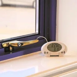 Silverline Tools Silverline Indoor Outdoor Greenhouse Thermometer Inc Probe 675133 -CLEANING PRODUCTS Shop 11650 800x800 1