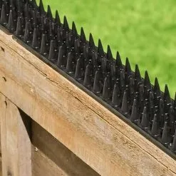 Fixman UK Fixman Pest Security Intruder Fence Prickle Spikes Deterrent Protection 142014 -CLEANING PRODUCTS Shop Fixman Wall gate fence defender deters intruders pests 142014 6 demonstration 800x800 1
