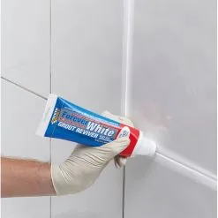 Everbuild Forever White Mould Shield Grout Reviver Whitener FWREVIVE -CLEANING PRODUCTS Shop everbuild forever grout reviver white grout application close up 800x800 1
